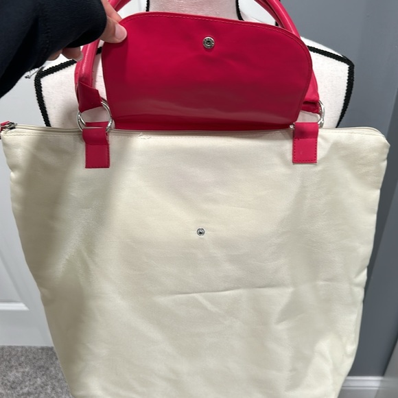 Vince Camuto Tote bag with a Zipper - Picture 6 of 8